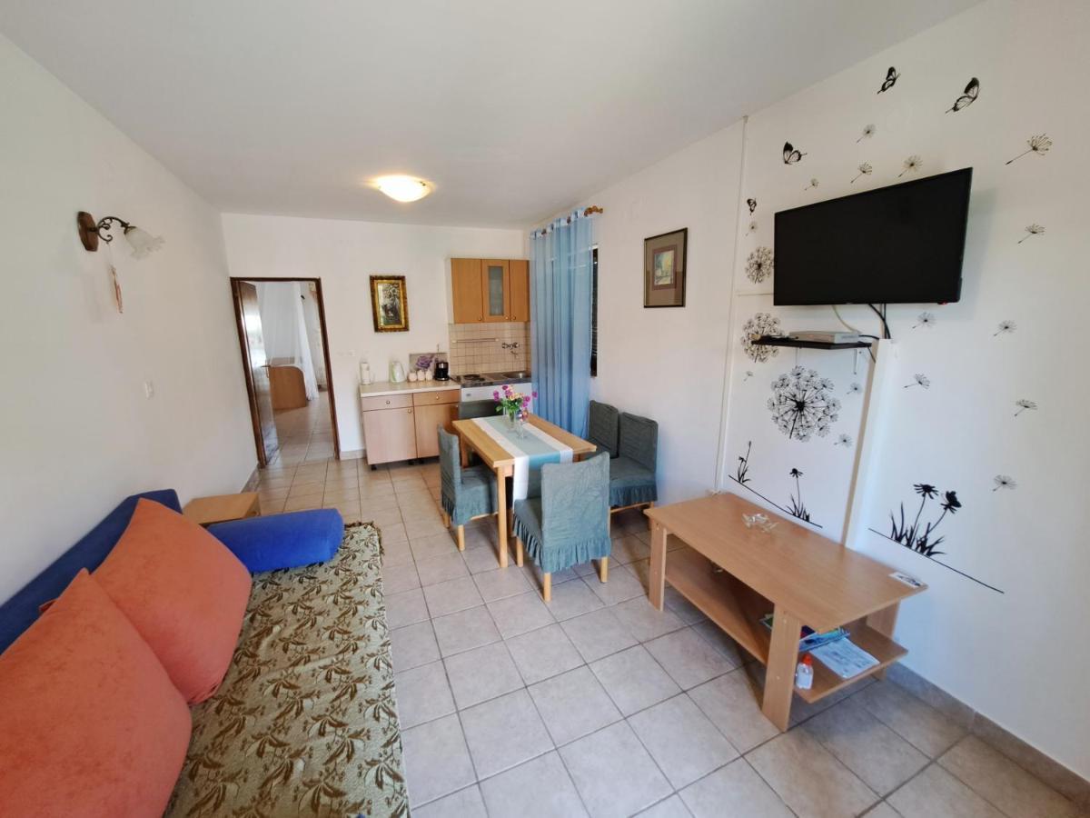 Apartments 1000 Flowers Stari Grad  Exterior foto