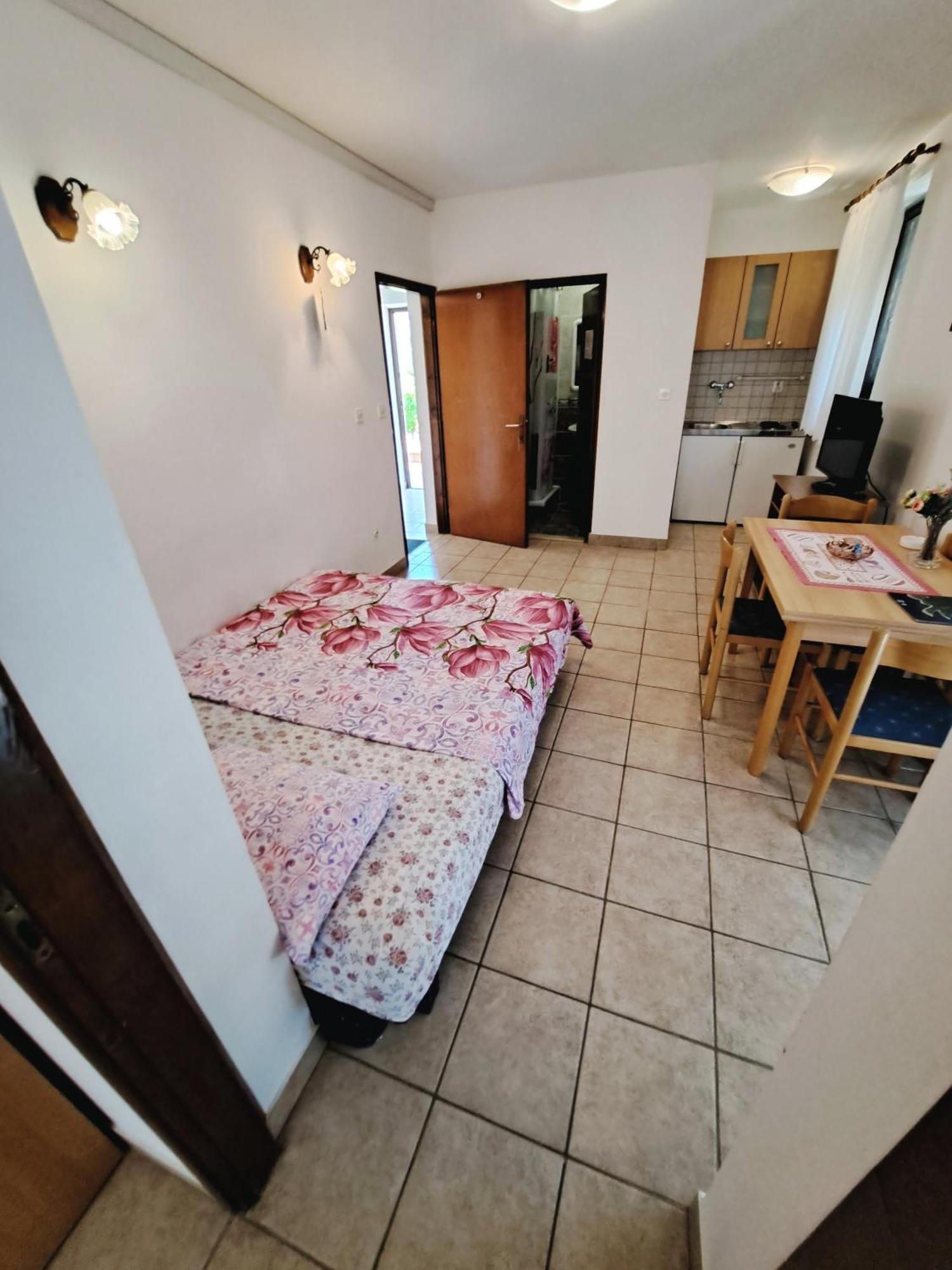 Apartments 1000 Flowers Stari Grad  Habitación foto