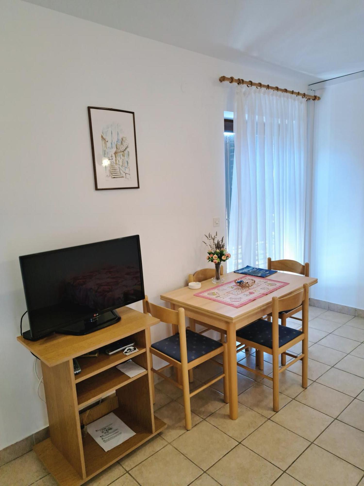 Apartments 1000 Flowers Stari Grad  Habitación foto